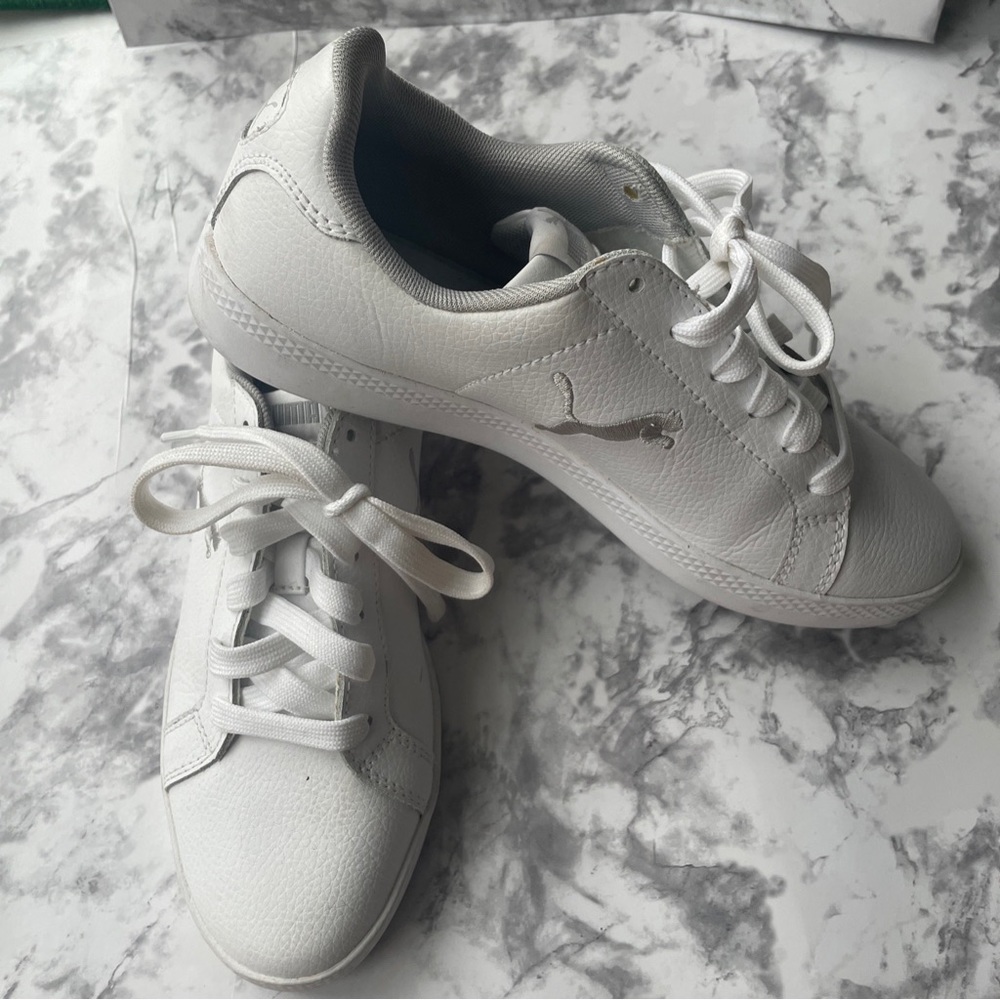 SOLD Puma Smash Perforated Women's White & Silver Leather Sneakers SIZE 7.5